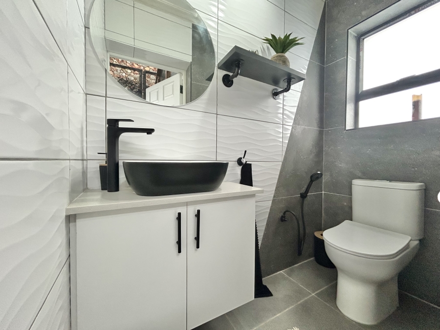 3 Bedroom Property for Sale in Wavecrest Eastern Cape